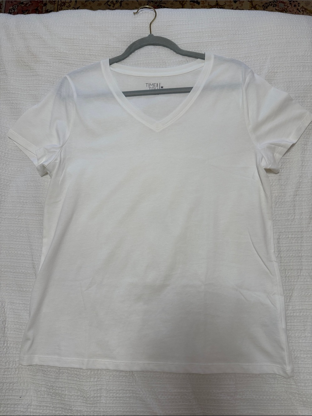 Time and Tru White V-Neck Short Sleeve Tee